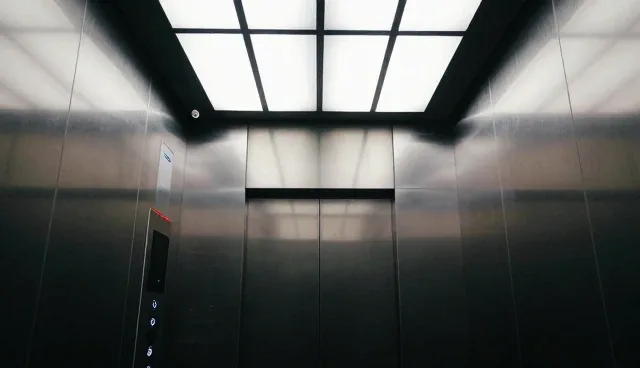客用电梯在医院场景中的运行稳定性问题