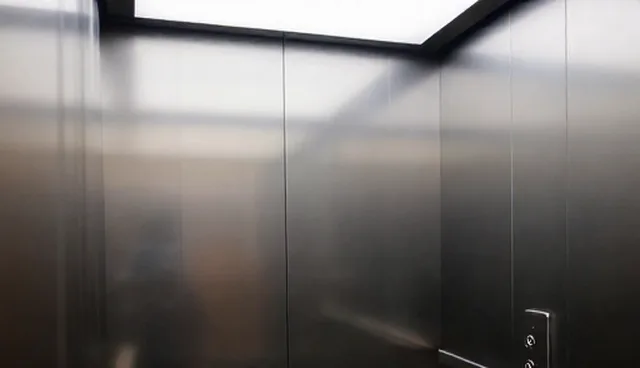 客用电梯故障预防:选型依据与维护策略的取舍